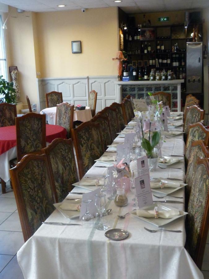 Le Lion D'Or Hotel Saint-Chély-dʼApcher Buitenkant foto